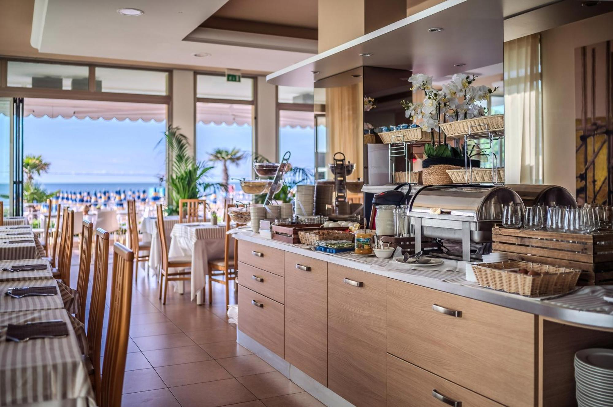 Hotel Orizzonte Lido di Jesolo Exterior photo